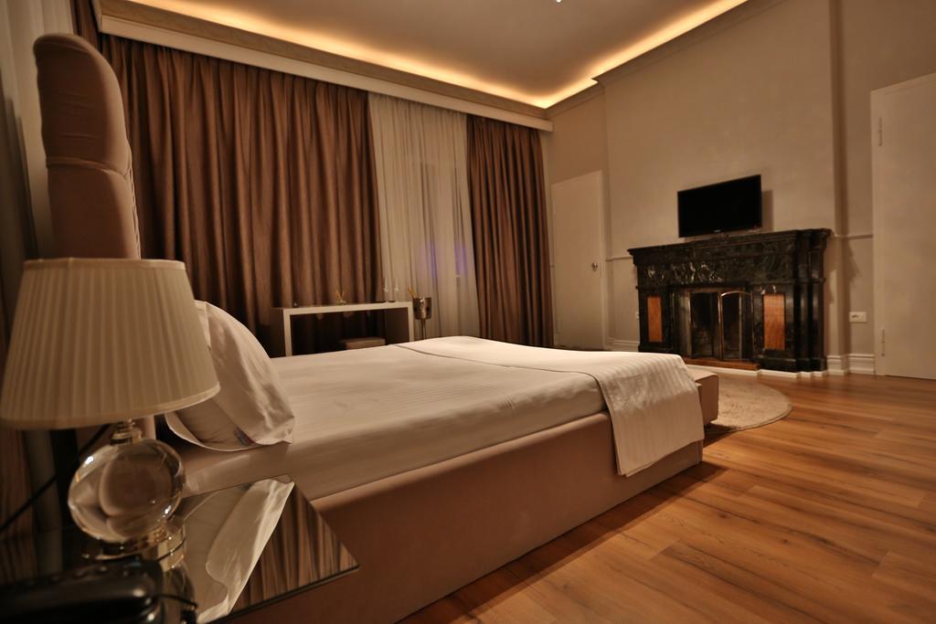 Padam Boutique Hotel ティラナ エクステリア 写真
